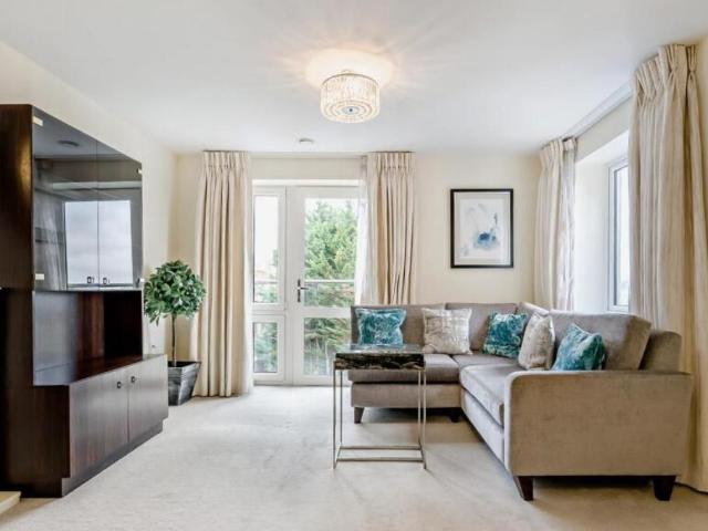 Apartment for rent in Denham, Denham Green