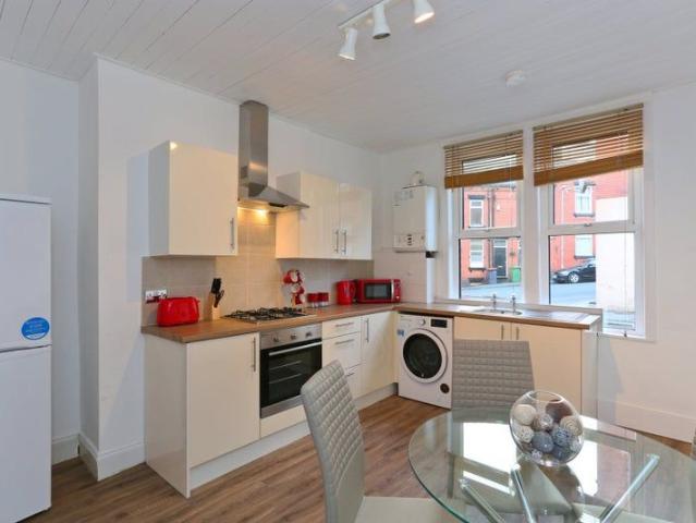 Room for rent in Hill Top, Leeds