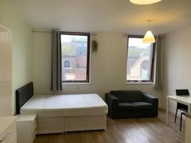 Studio for rent in Calderstones