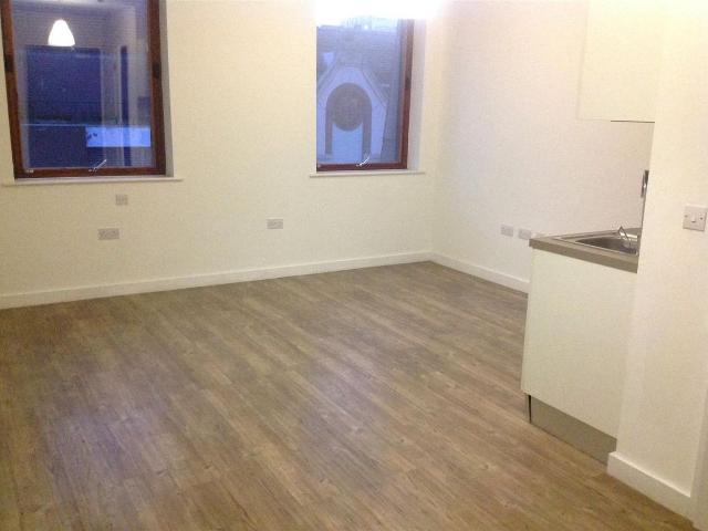 Studio for rent in Calderstones