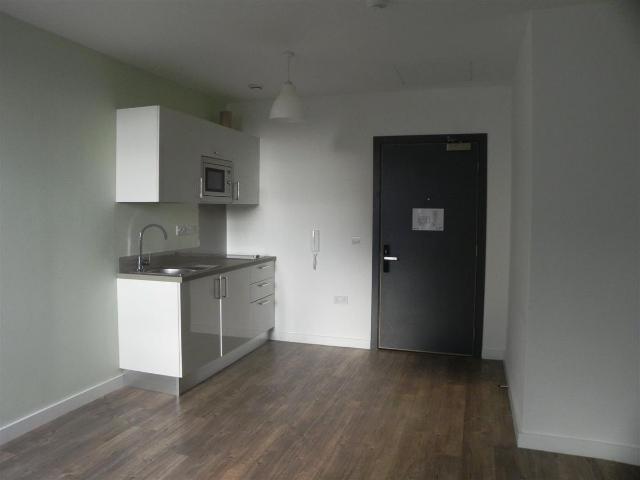 Studio for rent in Calderstones