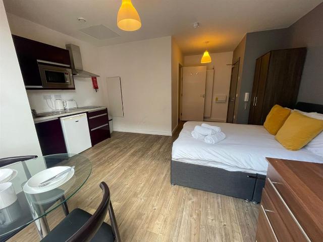 Studio for rent in Calderstones