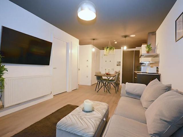 Apartment for rent in West Hendon, The Hyde