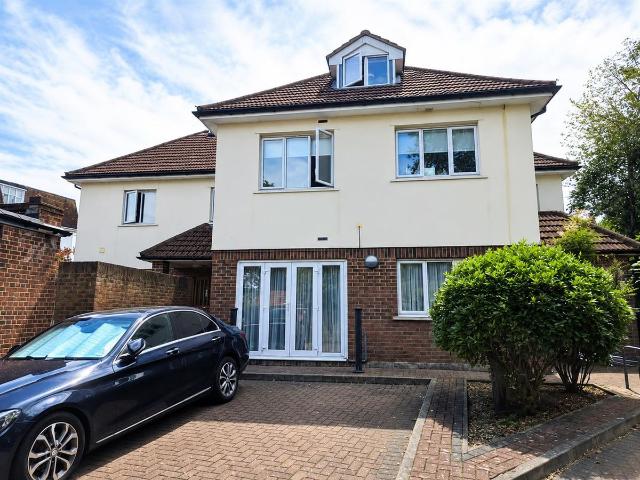 Apartment for rent in Southgate, Greater London