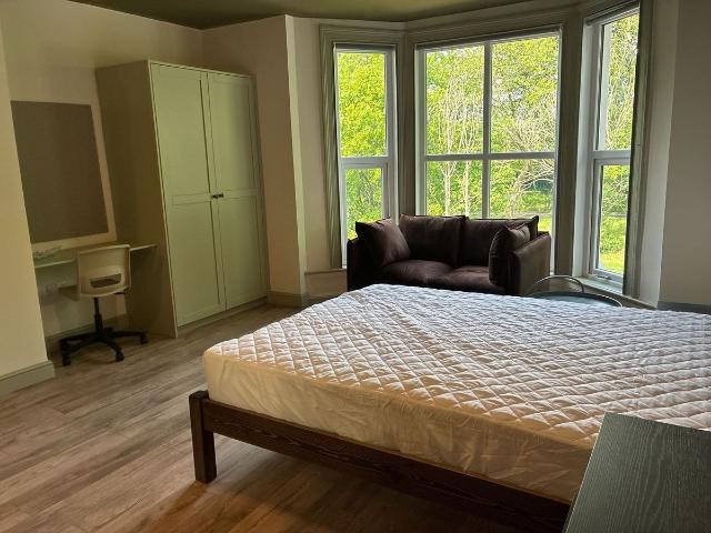 Studio for rent in Hyde Park, West Yorkshire