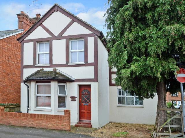 Room for rent in Heol-las, Surrey