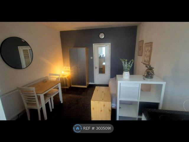 Studio for rent in Moorside, Salford