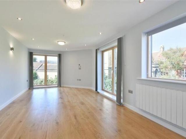 Apartment for rent in Cricklewood, Greater London