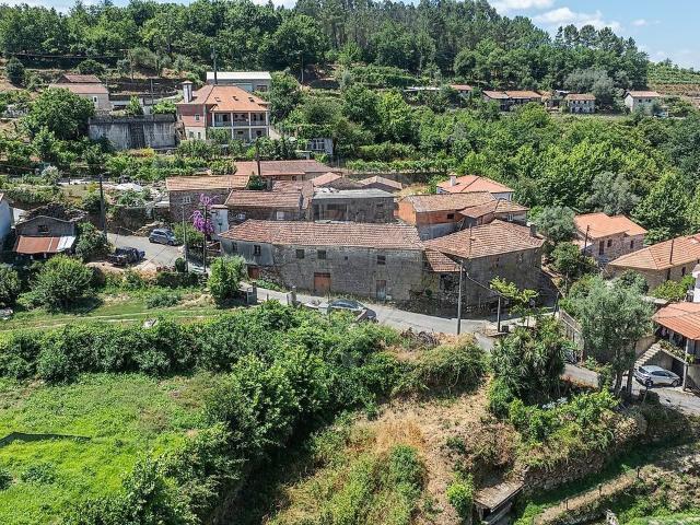 Casa venda em Vilar de Ferreiros, Mondim de Basto