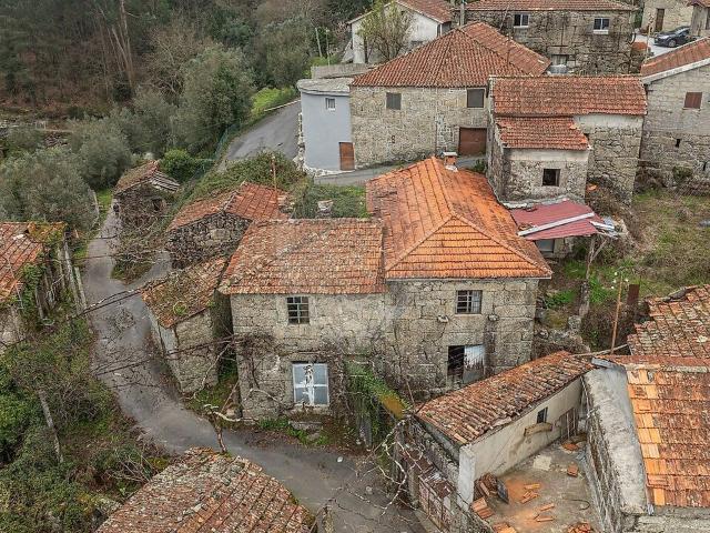 Casa venda em Bouro (Santa Maria), Amares