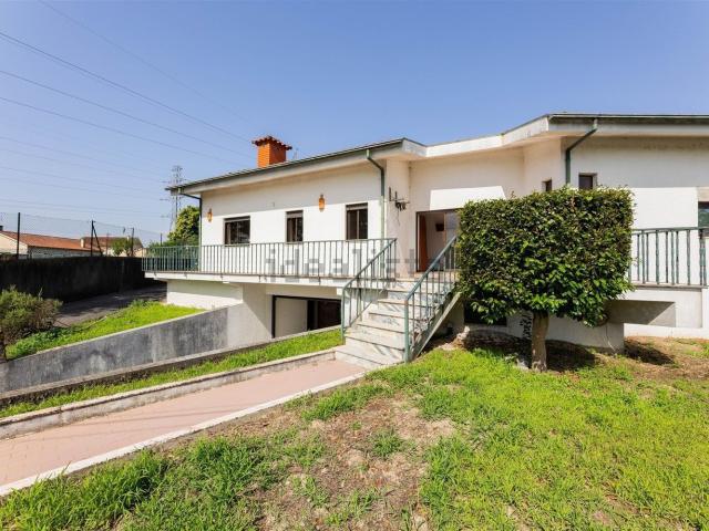 Casa venda em Ribeira de Baixo, Braga
