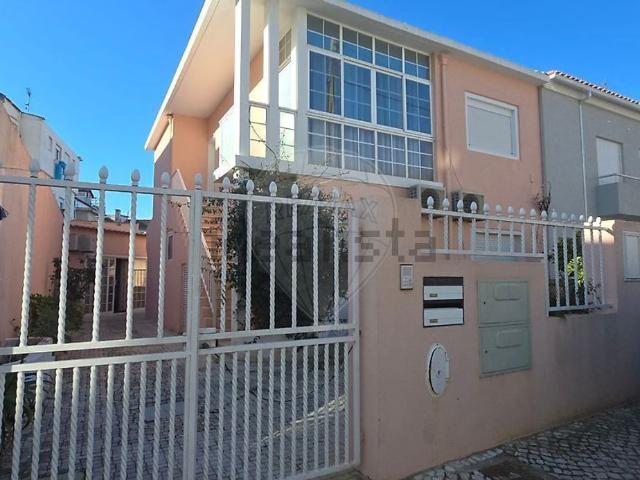 Casa venda em Torcatas, Almada