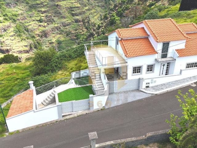 Moradia venda em Arco Da Calheta, Loreto