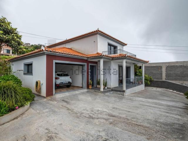 Moradia venda em Arco Da Calheta, Loreto