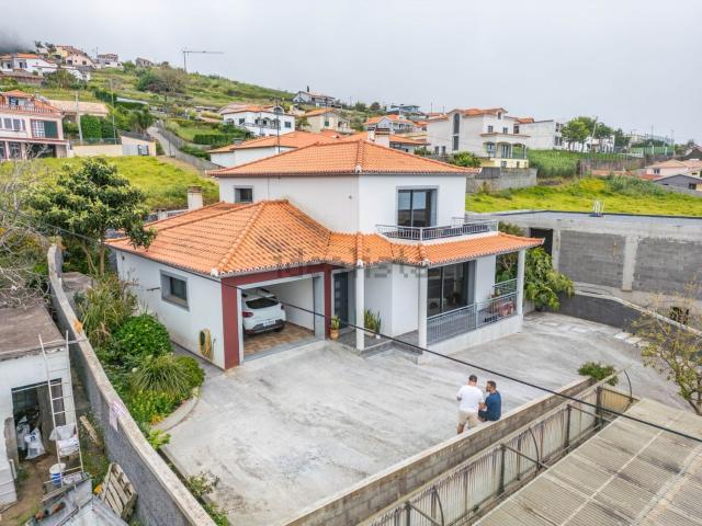 Moradia venda em Arco Da Calheta, Loreto