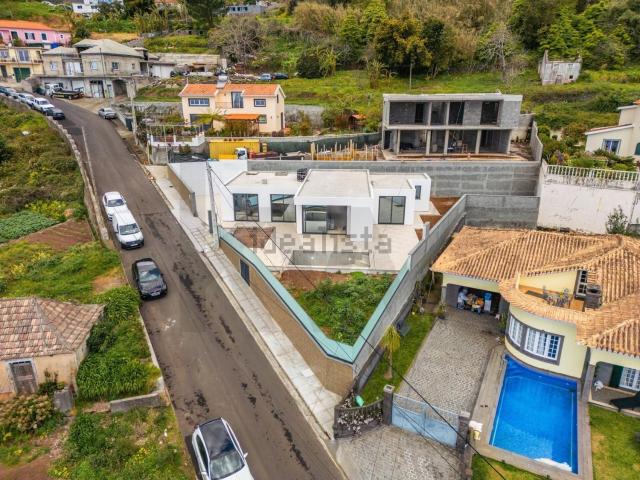 Moradia venda em Arco Da Calheta, Sítio do Pinheiro