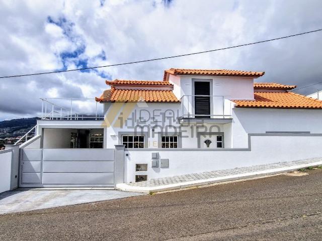 Moradia venda em Arco Da Calheta, Loreto