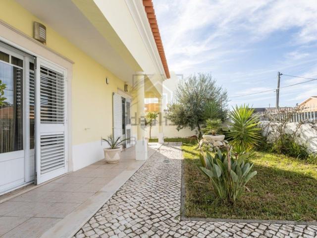Casa venda em Azeitão (São Lourenço e São Simão), Setúbal