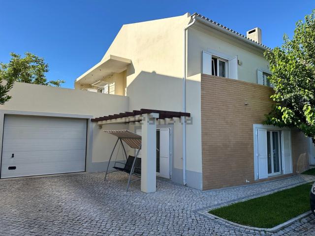 Casa venda em Azeitão (São Lourenço e São Simão), Setúbal