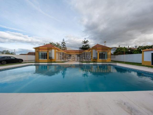 Casa venda em Cortiçóis, Almeirim