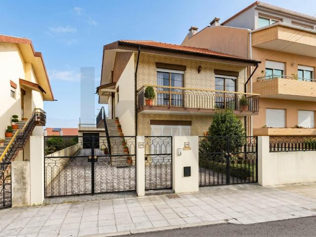 Casa venda em Gondivai, Porto