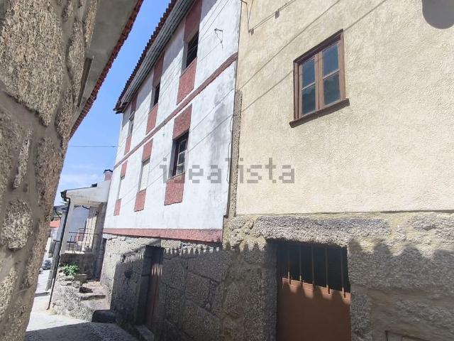 Casa venda em Bouro (Santa Maria), Amares