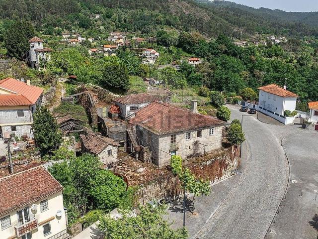 Casa venda em Bouro (Santa Maria), Amares