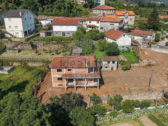 Casa venda em Bouro (Santa Maria), Amares