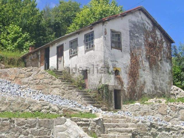 Casa venda em Bouro (Santa Maria), Amares