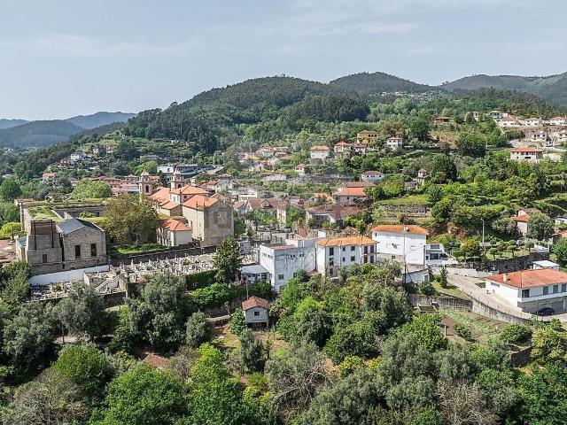 Casa venda em Bouro (Santa Maria), Amares