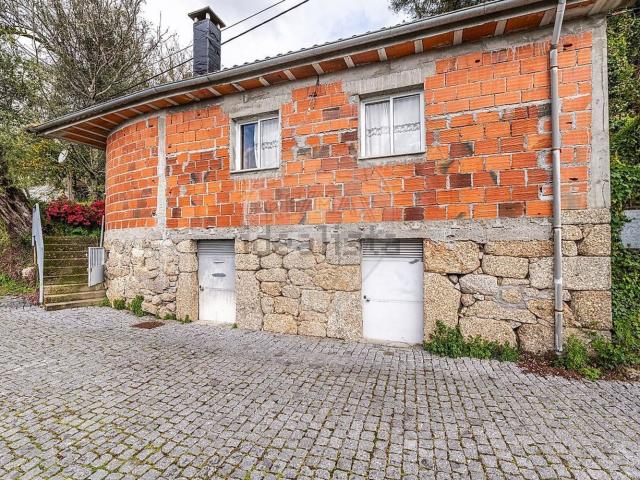 Casa venda em Bouro (Santa Maria), Amares