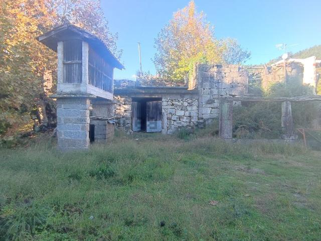Casa venda em Bouro (Santa Maria), Amares
