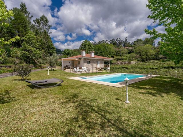 Casa venda em Bouro (Santa Maria), Amares