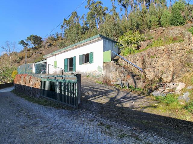 Casa venda em Bouro (Santa Maria), Amares