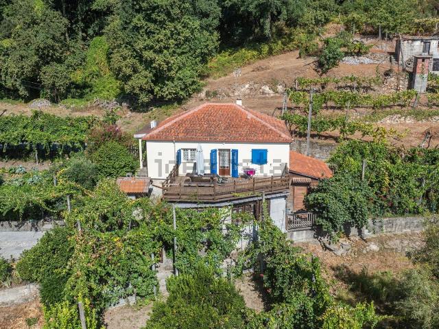 Casa venda em Britelo, Gémeos e Ourilhe, Celorico de Basto