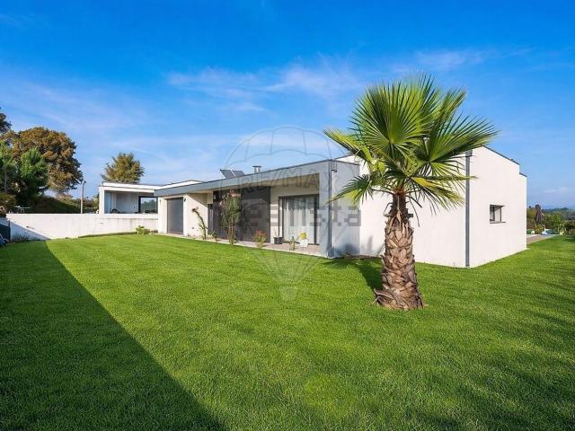 Casa venda em Pitães, Amares