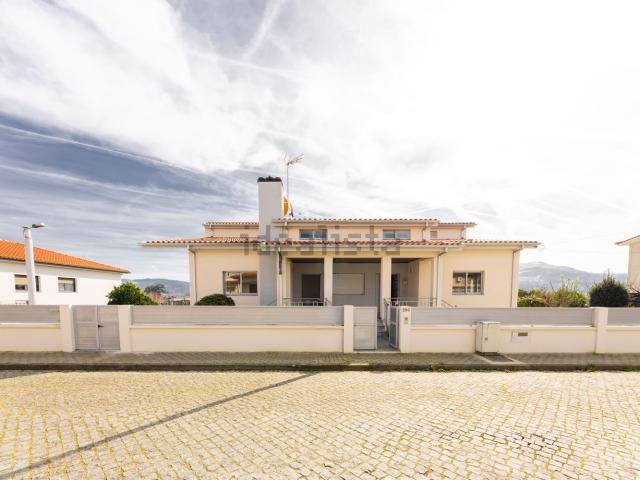 Casa venda em Além da Veiga, Póvoa De Lanhoso