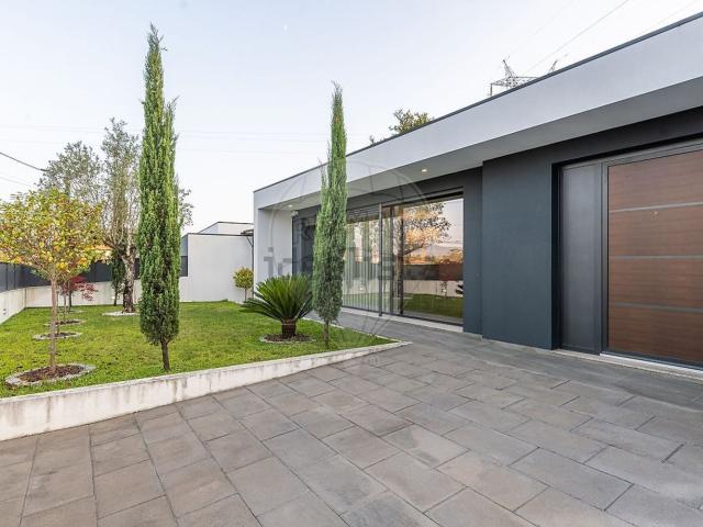 Casa venda em Além da Veiga, Póvoa De Lanhoso