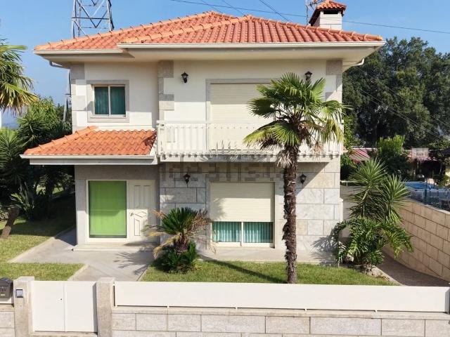 Casa venda em Além da Veiga, Póvoa De Lanhoso