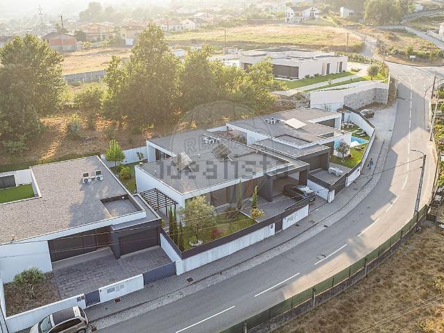 Casa venda em Campos e Louredo, Póvoa de Lanhoso