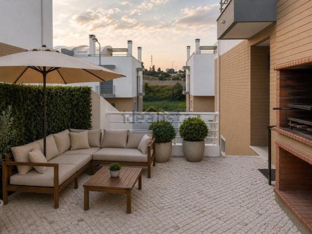 Casa venda em Funchalinho, Almada