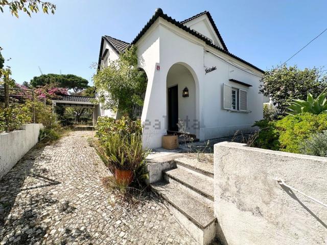 Casa venda em Capuchos, Almada