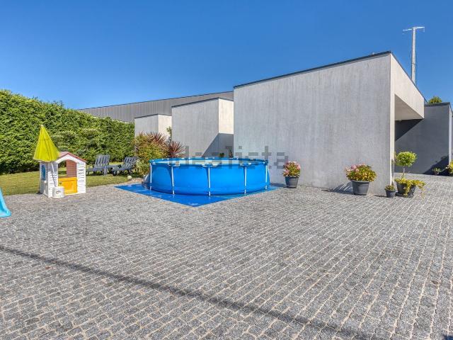 Casa venda em Cernadelo e Lousada (São Miguel e Santa Margarida), Lousada
