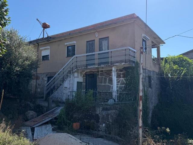Casa venda em Cernadelo e Lousada (São Miguel e Santa Margarida), Lousada