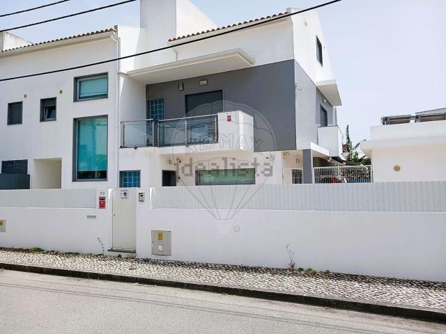 Casa venda em Vale de Cavala, Almada