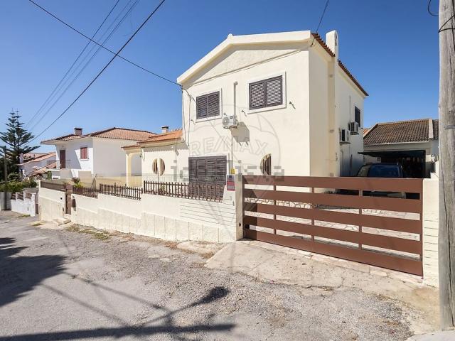 Casa venda em Marco Cabaço, Almada