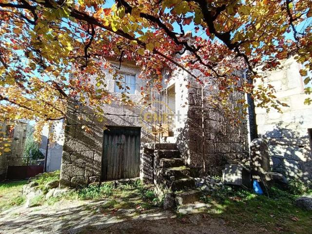 Casa venda em Gilbarbedo, Covas