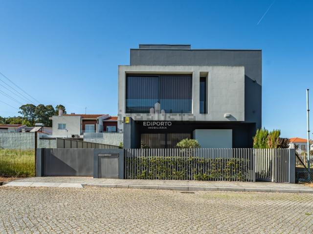 Casa venda em Maia, Gueifães