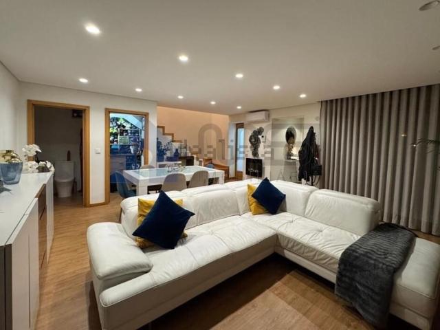 Casa venda em Paus, Guifões