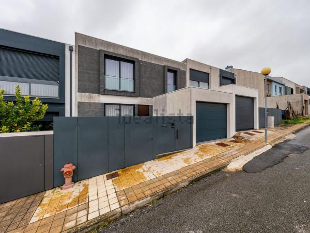 Casa venda em Gondivai, Porto